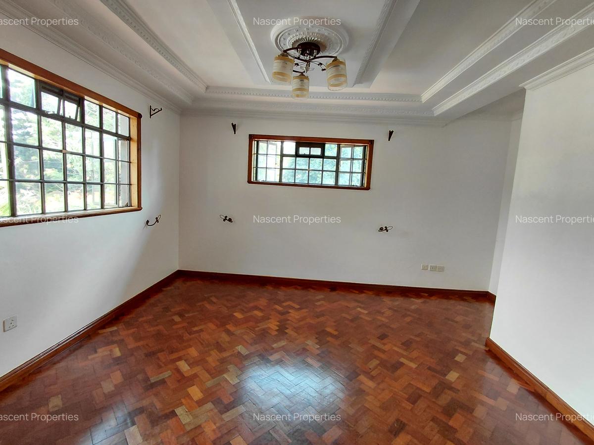 5 Bed House with En Suite in Runda - 14