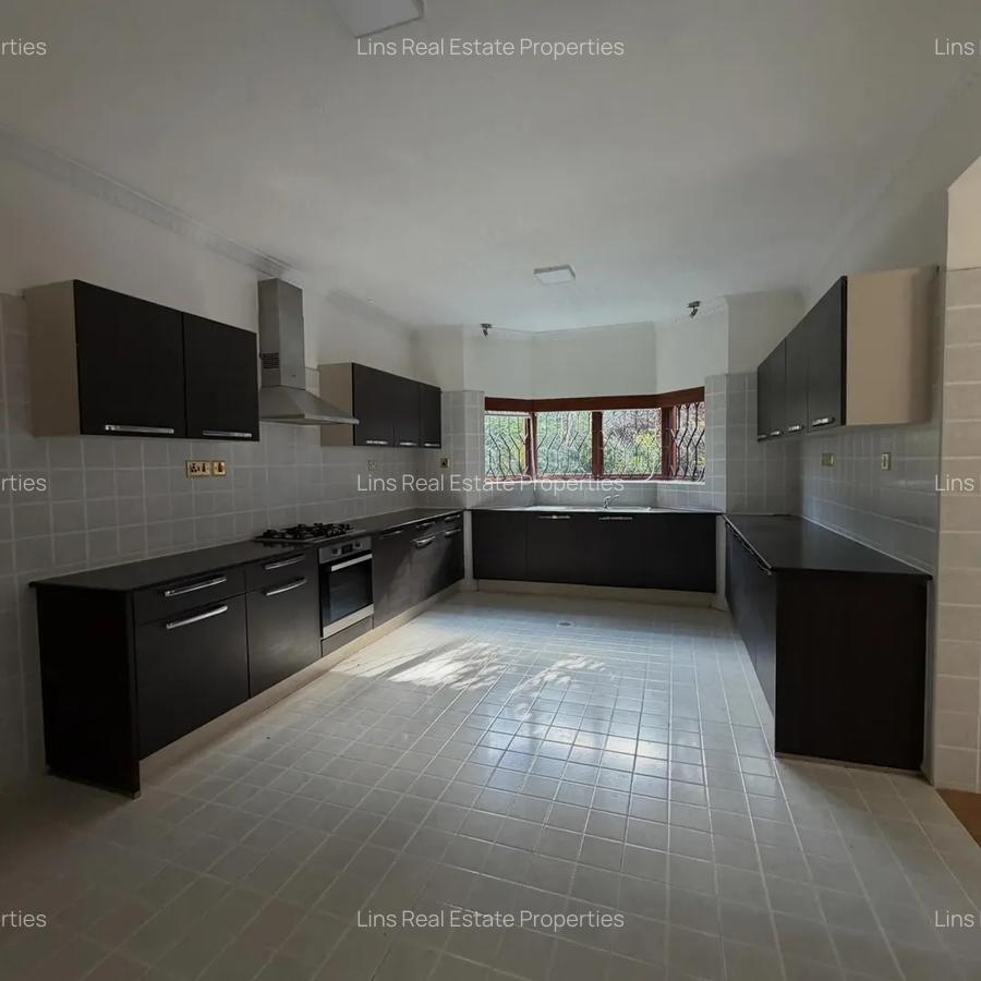 5 Bed Townhouse with En Suite in Runda - 11