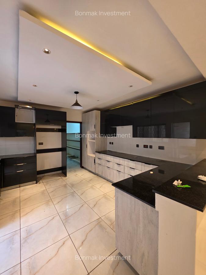 5 Bed Townhouse with En Suite at Lavington Green - 8