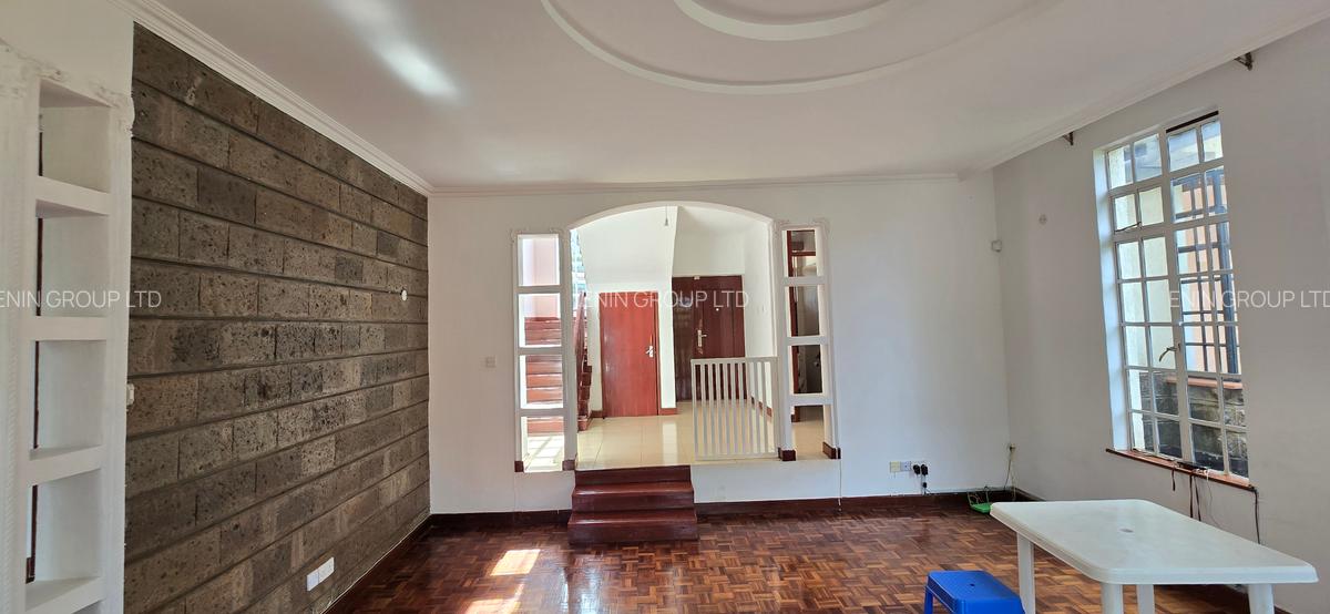 4 Bed Townhouse with En Suite at Rosslyn Garden - 3