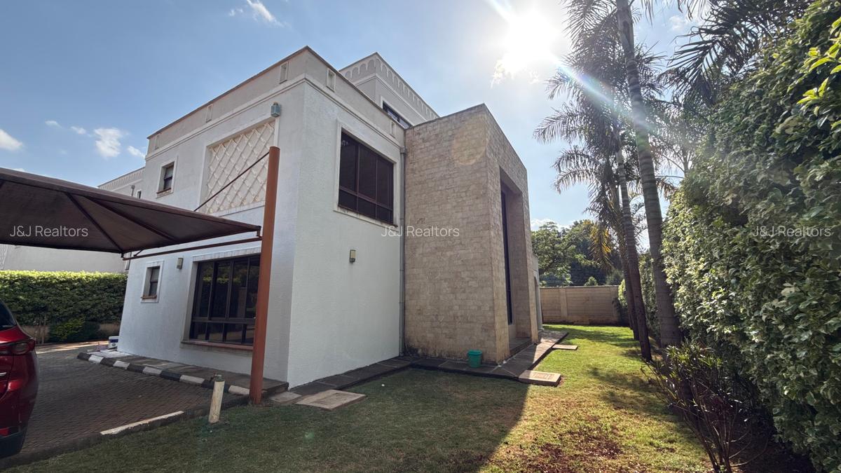 4 Bed Townhouse with En Suite in Lavington - 2
