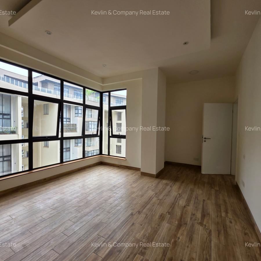 4 Bed Apartment with En Suite in Riverside - 10