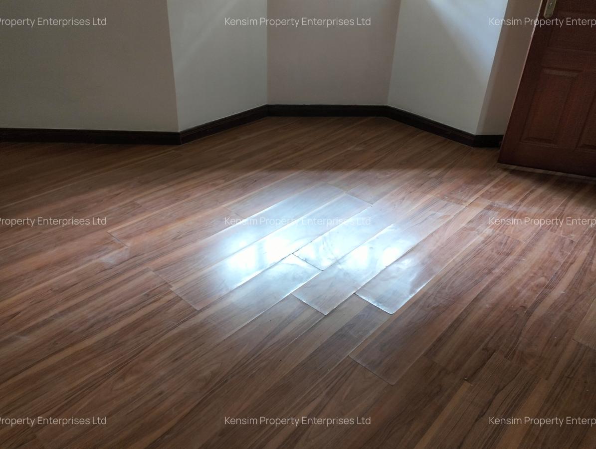 4 Bed Townhouse with En Suite in Westlands Area - 11