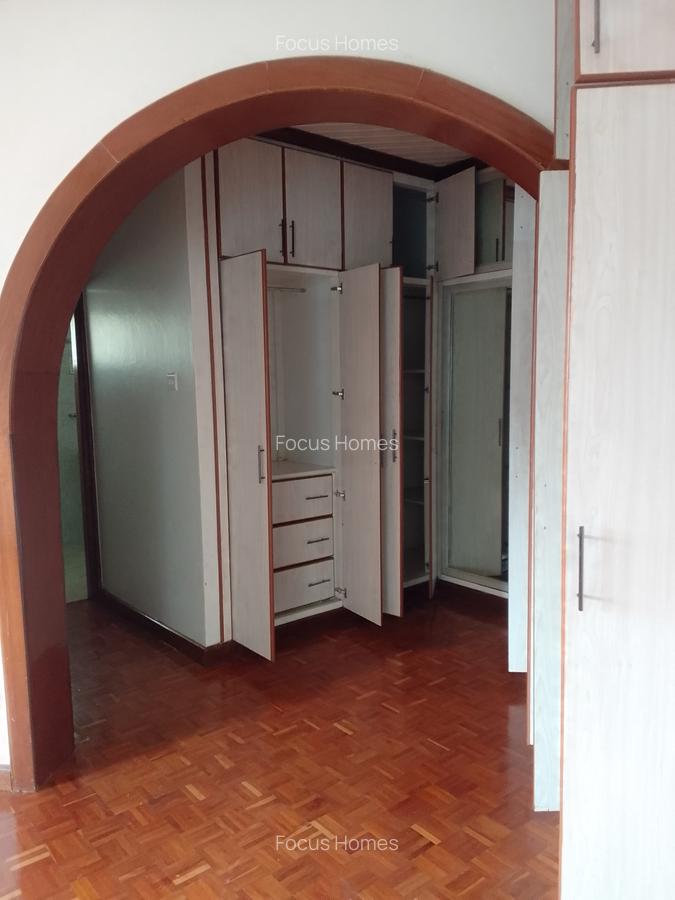 4 Bed Townhouse with En Suite in Lavington - 14