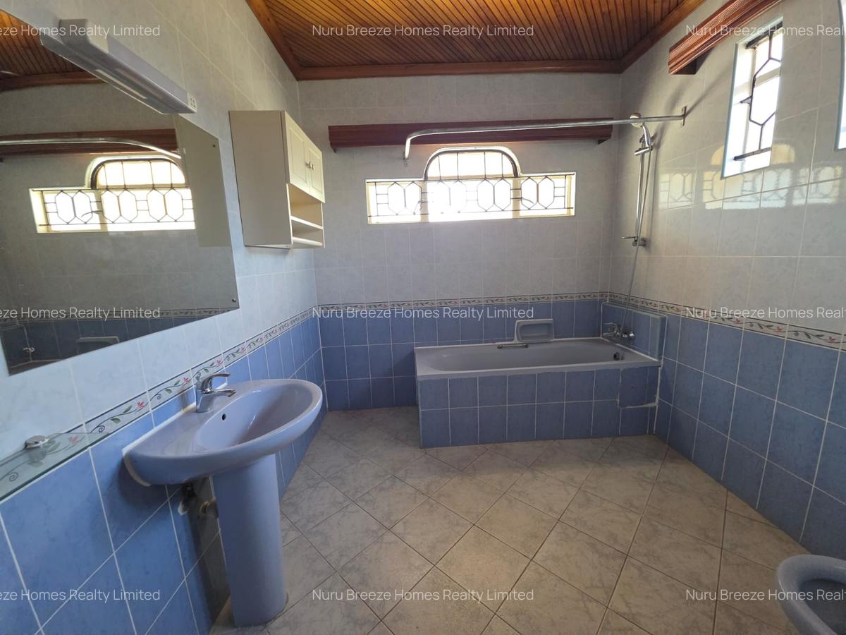 5 Bed House with En Suite in Runda - 13