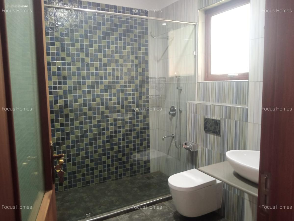 5 Bed Townhouse with En Suite in Lavington - 16