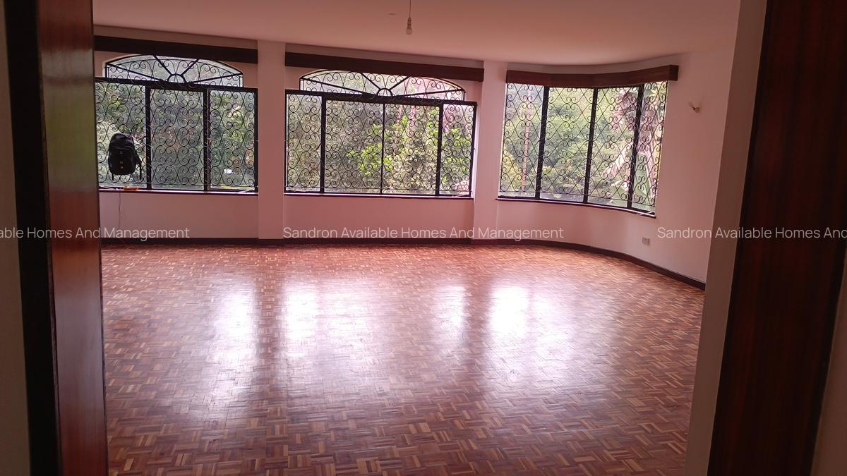 6 Bed Villa with En Suite in Nyari - 16