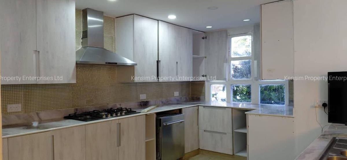 5 Bed House with En Suite in Runda - 8