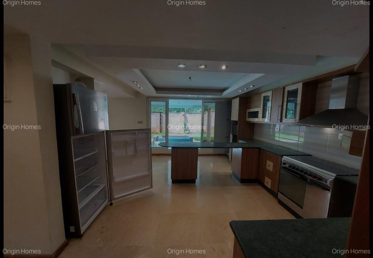 4 Bed Townhouse with En Suite at Lavington - 10