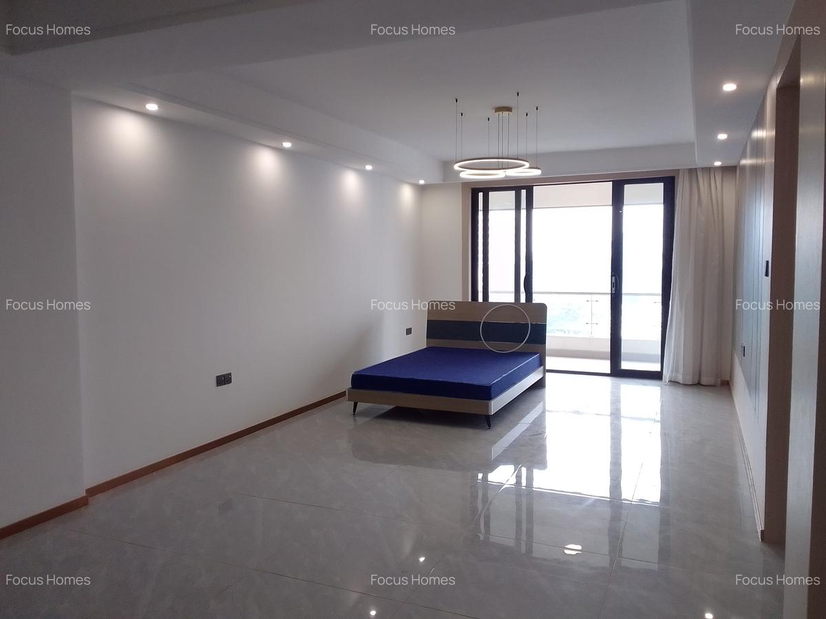 3 Bed Apartment with En Suite in Riverside - 6
