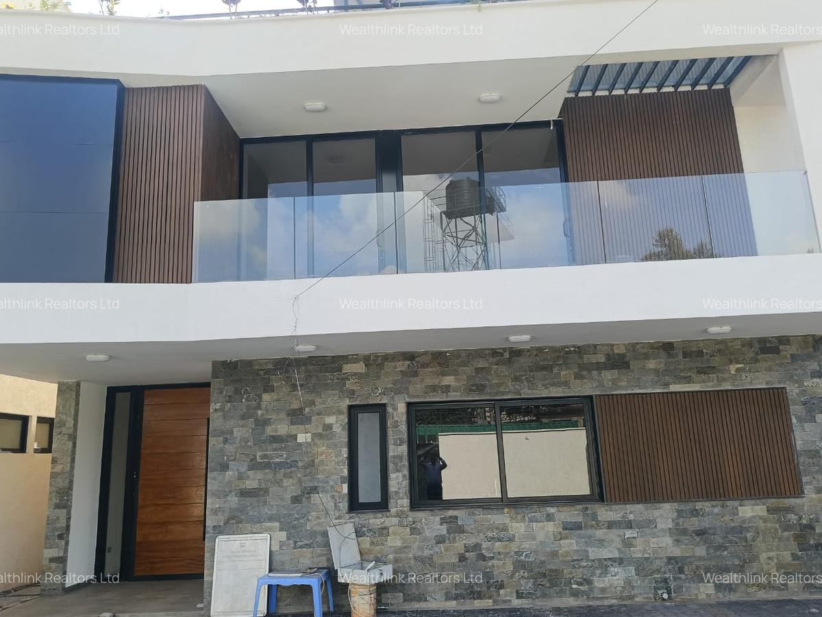 4 Bed Townhouse with En Suite at Paradise Lost - 12
