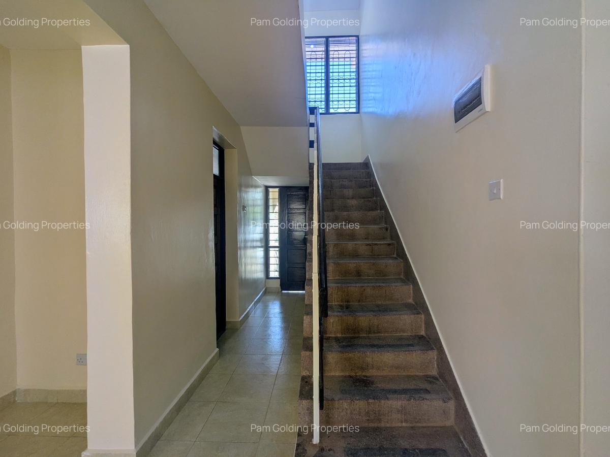 4 Bed House with En Suite at 3Rd Avenue - 8