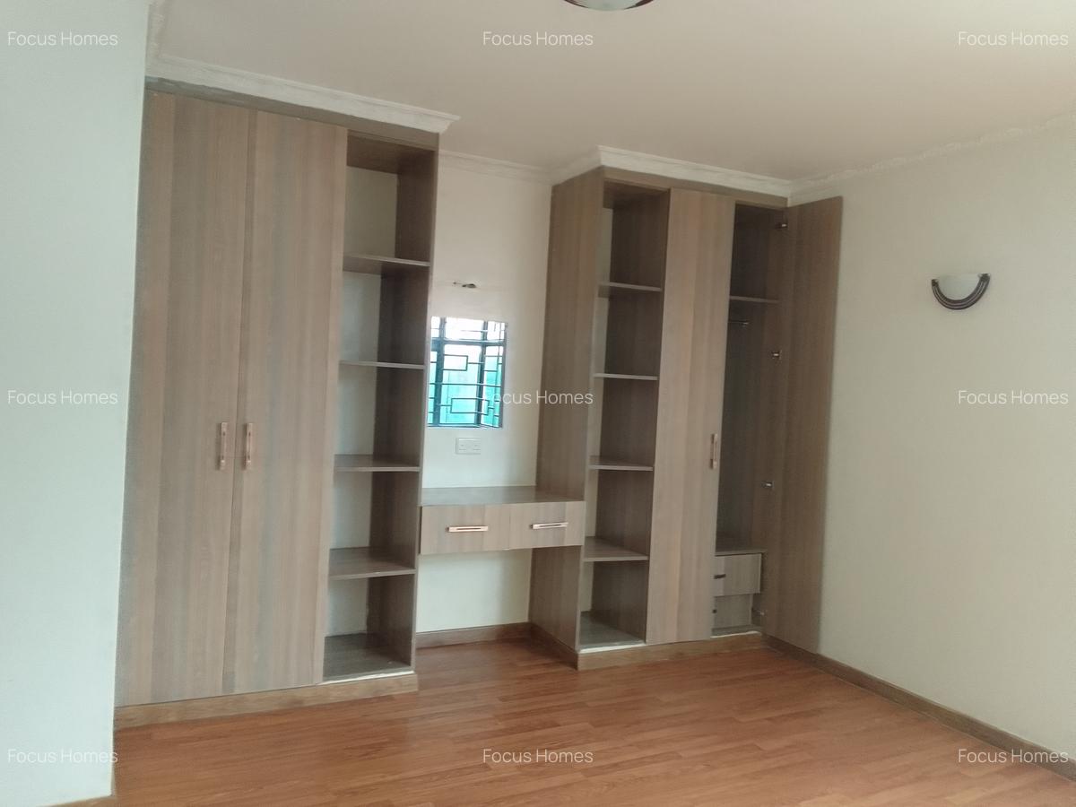 5 Bed Townhouse with En Suite in Lavington - 15