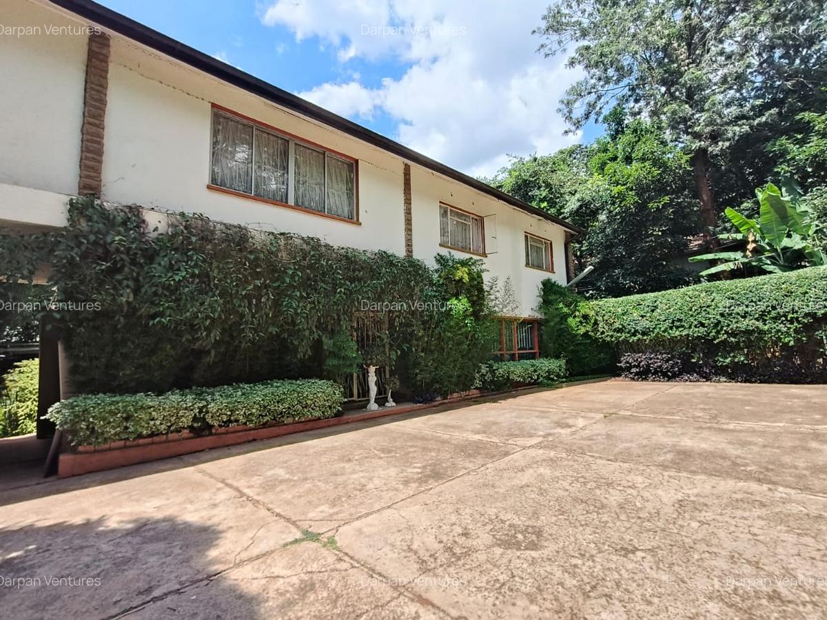 5 Bed House with Garden in Parklands - 8