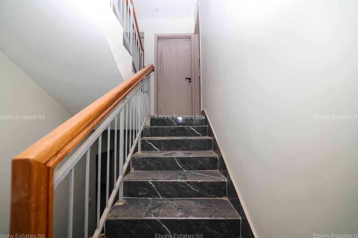 5 Bed Townhouse with En Suite in Kitengela - 10