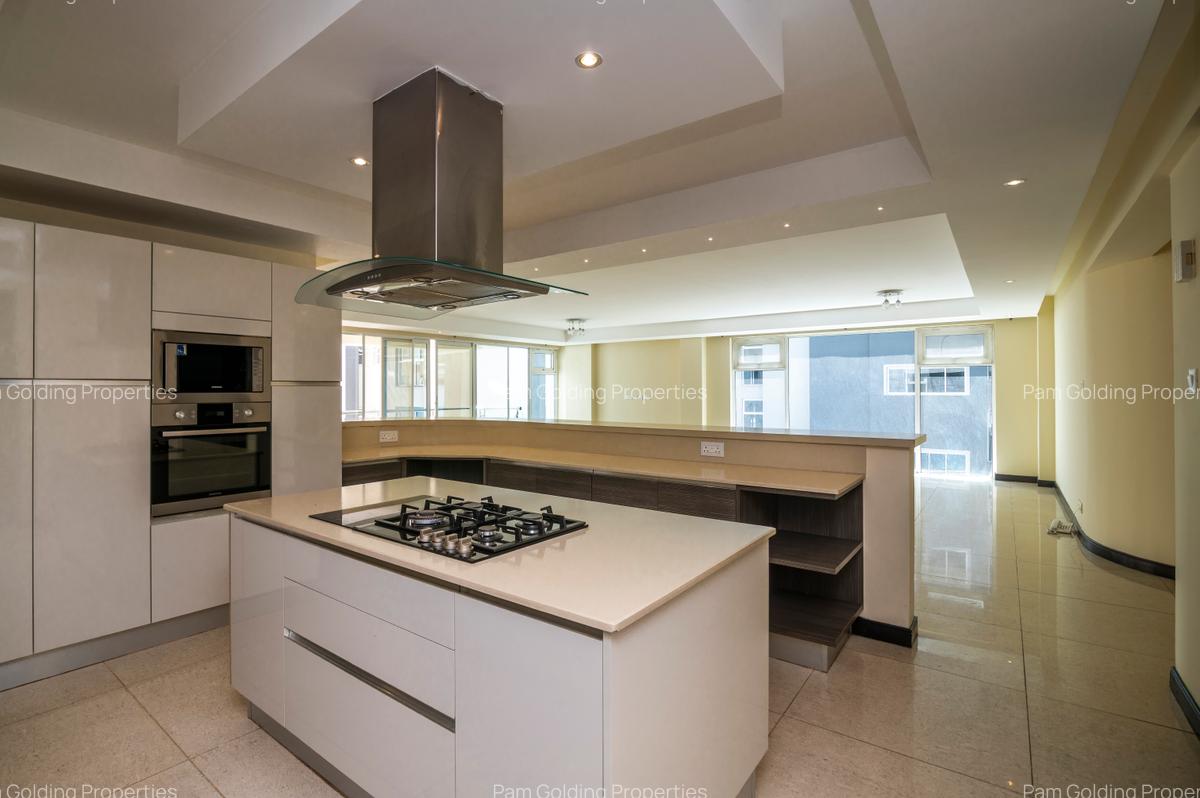 3 Bed Apartment with En Suite in Riverside - 7