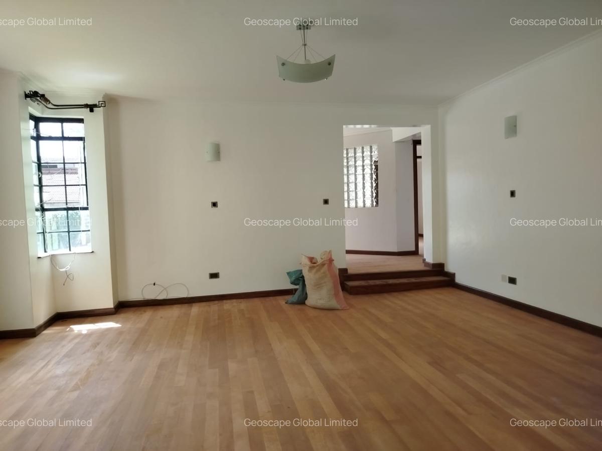 5 Bed House with En Suite in Lavington - 9