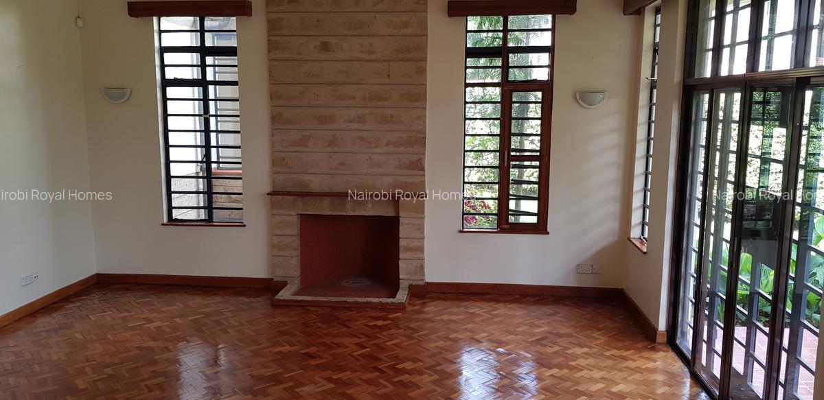 4 Bed House with En Suite at Rosslyn Redhil - 14