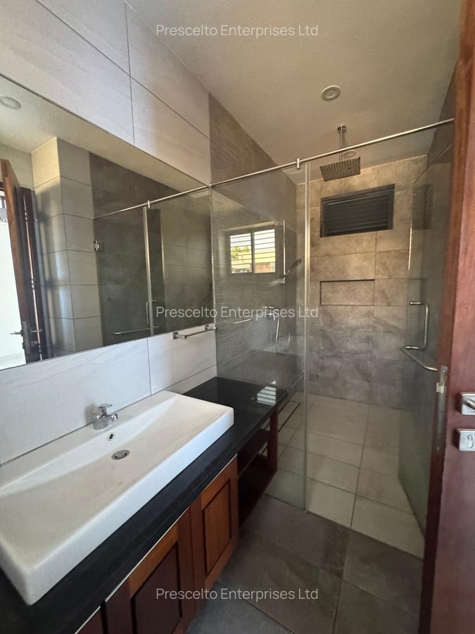 4 Bed Townhouse with En Suite at Nyali - 14