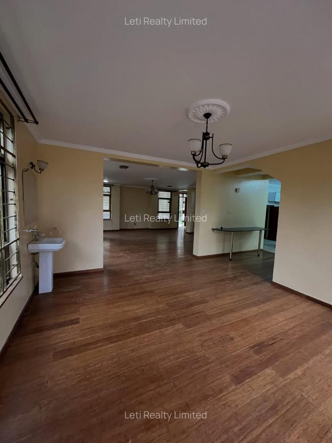 5 Bed Townhouse with En Suite in Lavington - 6
