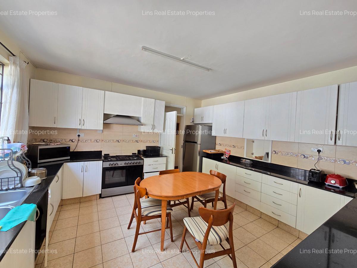 5 Bed House with En Suite in Runda - 11