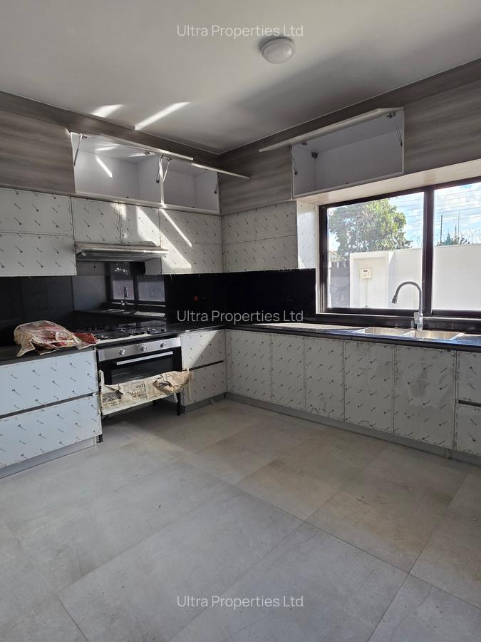 4 Bed Villa with En Suite in Runda - 8