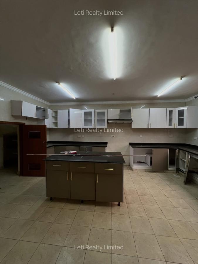 5 Bed Townhouse with En Suite in Lavington - 7