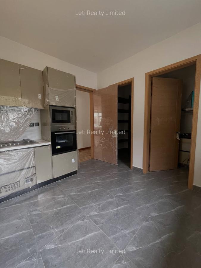 6 Bed Townhouse with En Suite in Lavington - 7