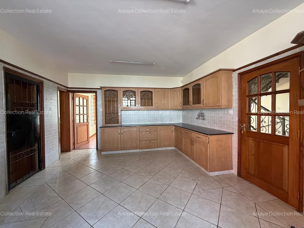 5 Bed House with En Suite in Runda - 4