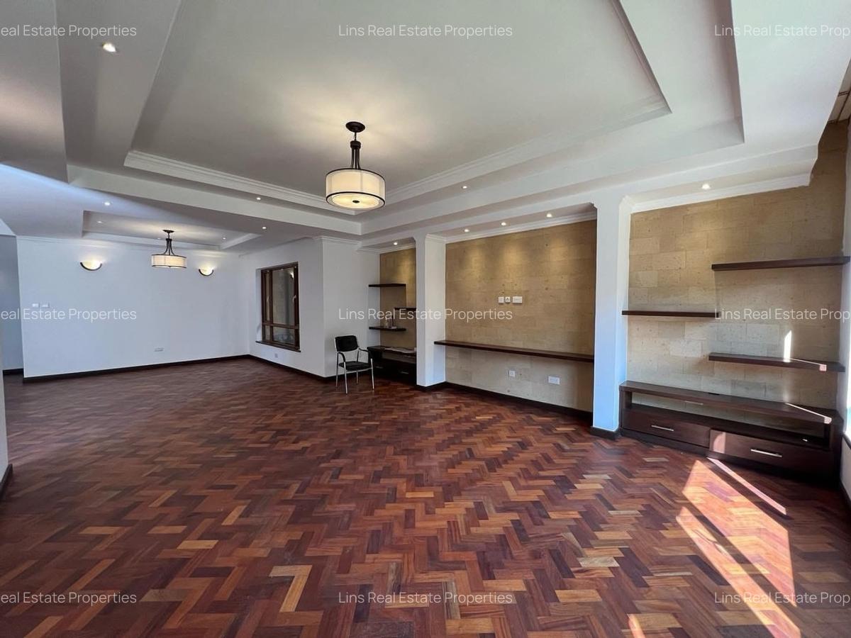 5 Bed Townhouse with En Suite in Lavington - 2