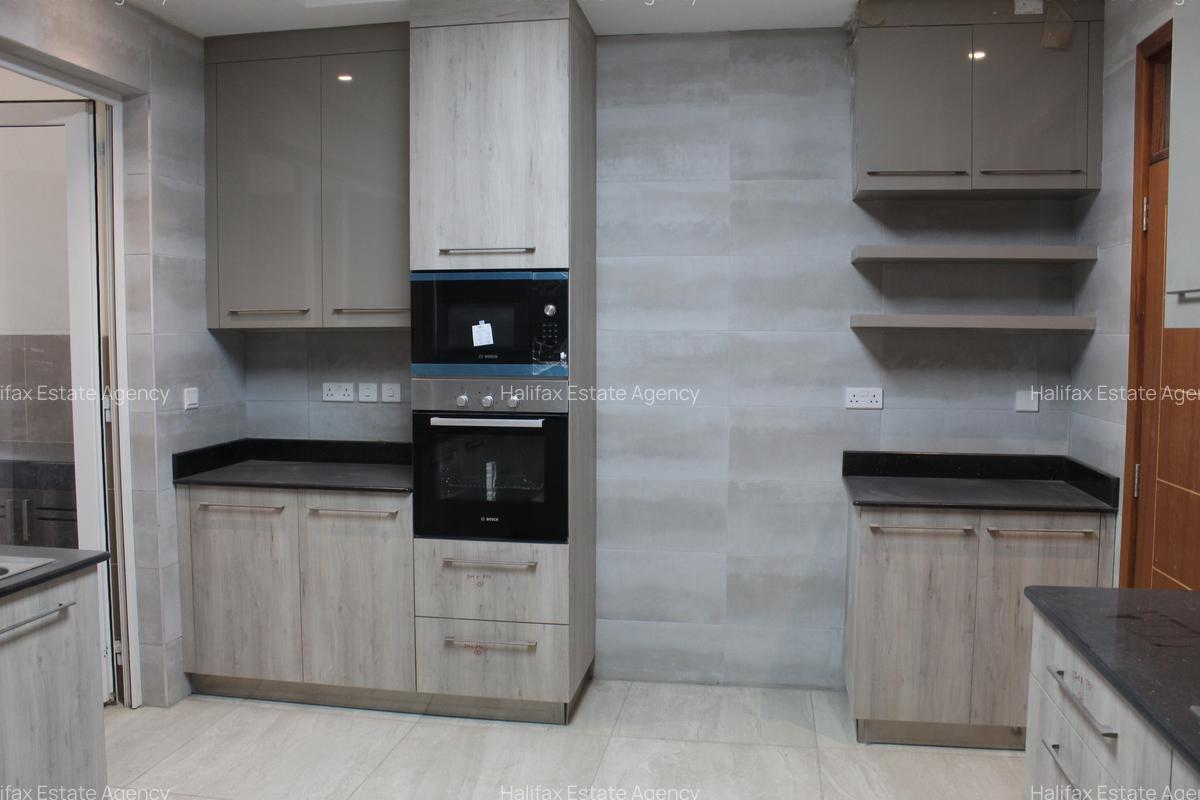 3 Bed Apartment with En Suite in Parklands - 11