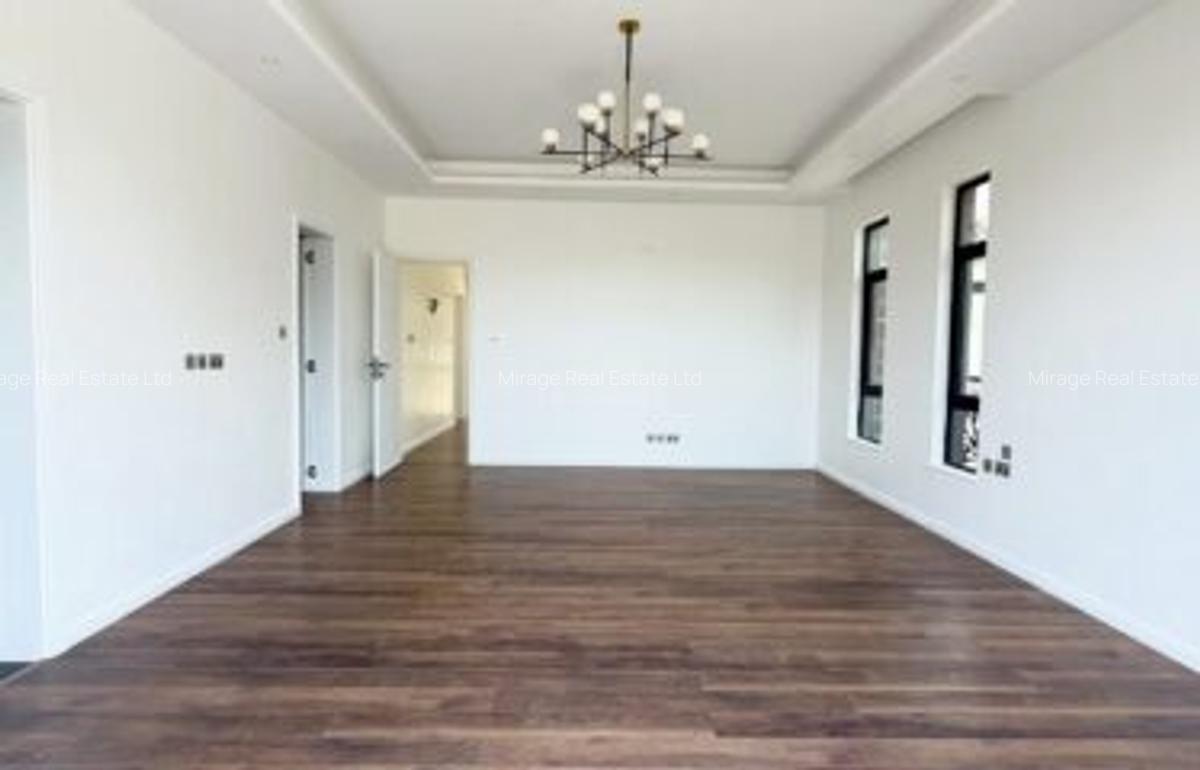 5 Bed Villa with En Suite in Lavington - 11