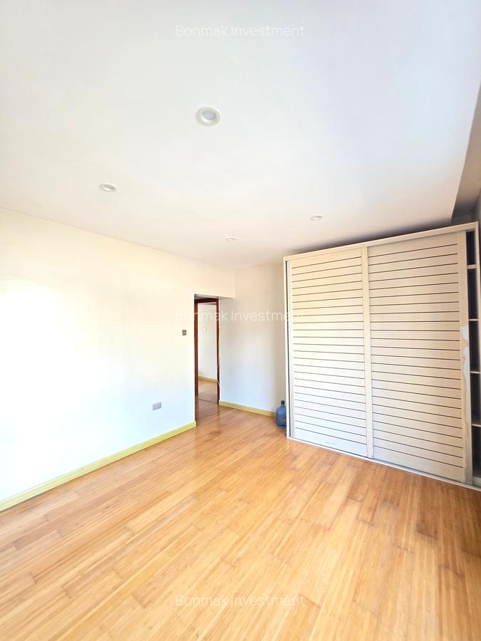 5 Bed Townhouse with En Suite at Lavington Green - 15