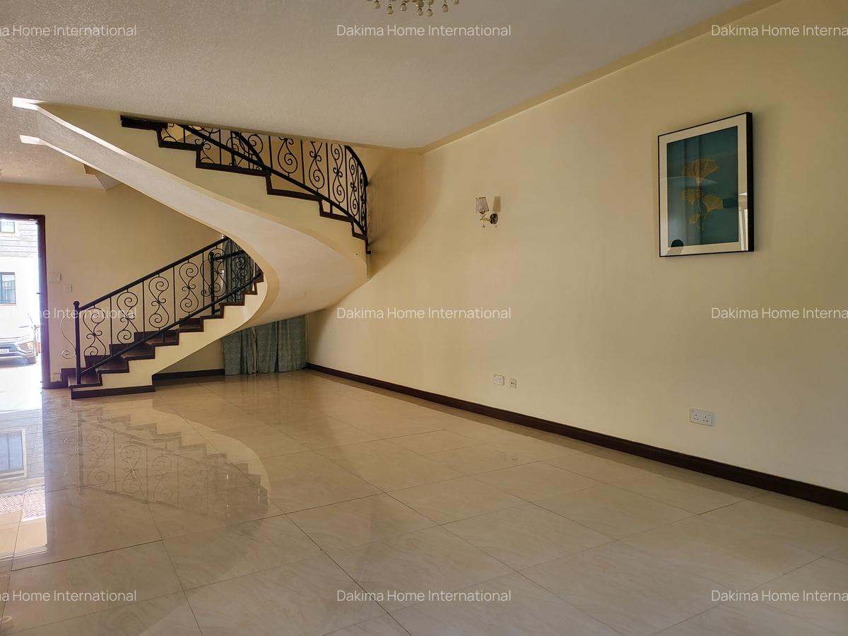 4 Bed Townhouse with En Suite in Brookside - 7