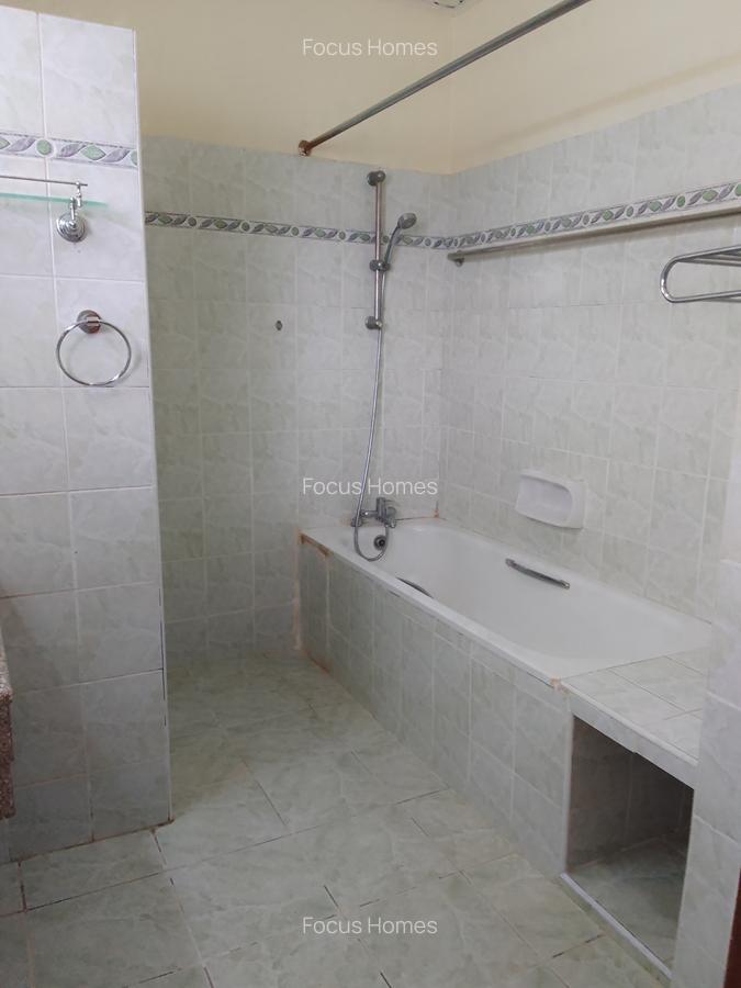4 Bed Townhouse with En Suite in Lavington - 11