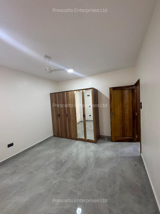 3 Bed Apartment with En Suite at Off Links Road - 8