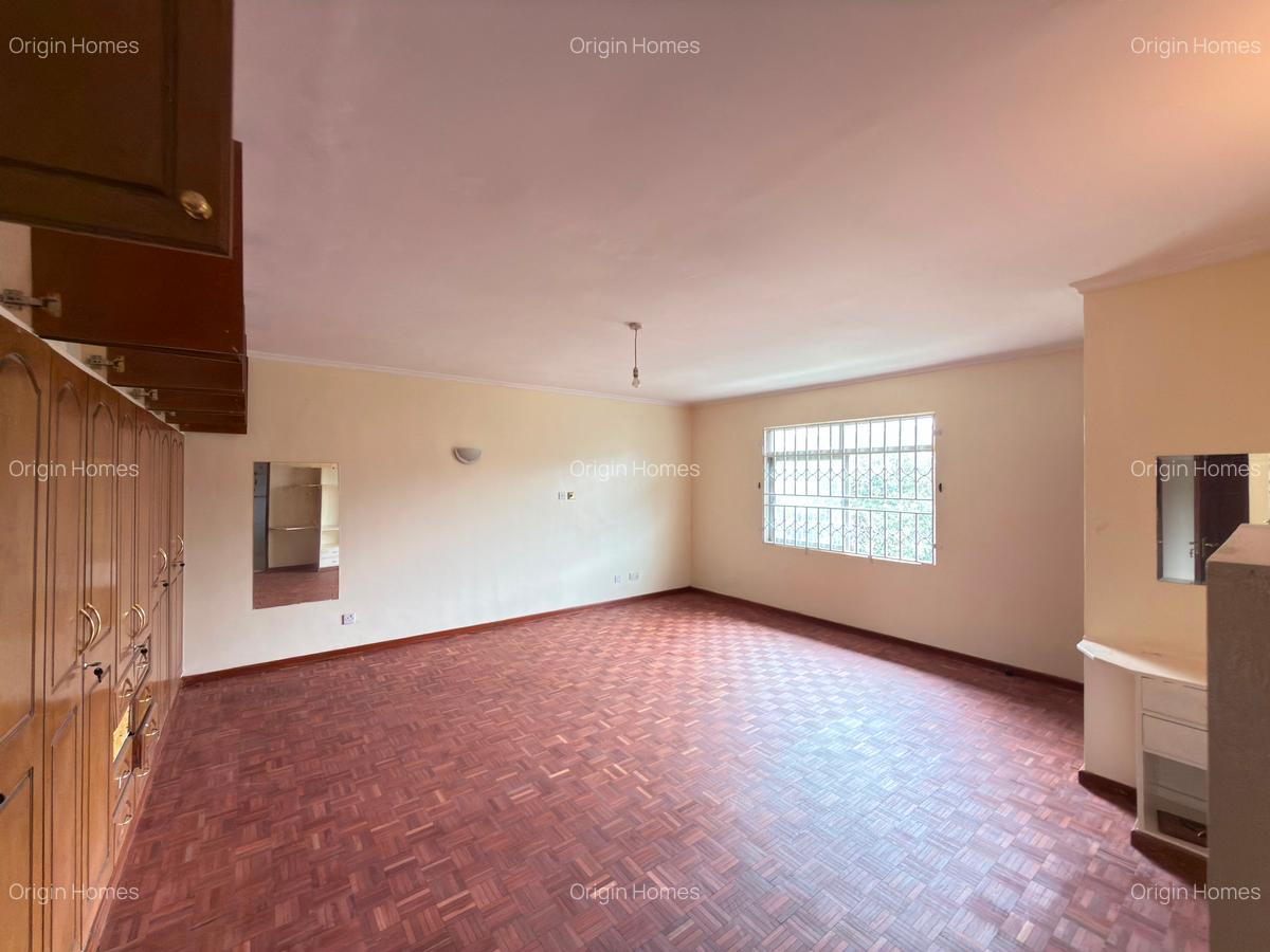 4 Bed Townhouse with En Suite at Lavington - 14