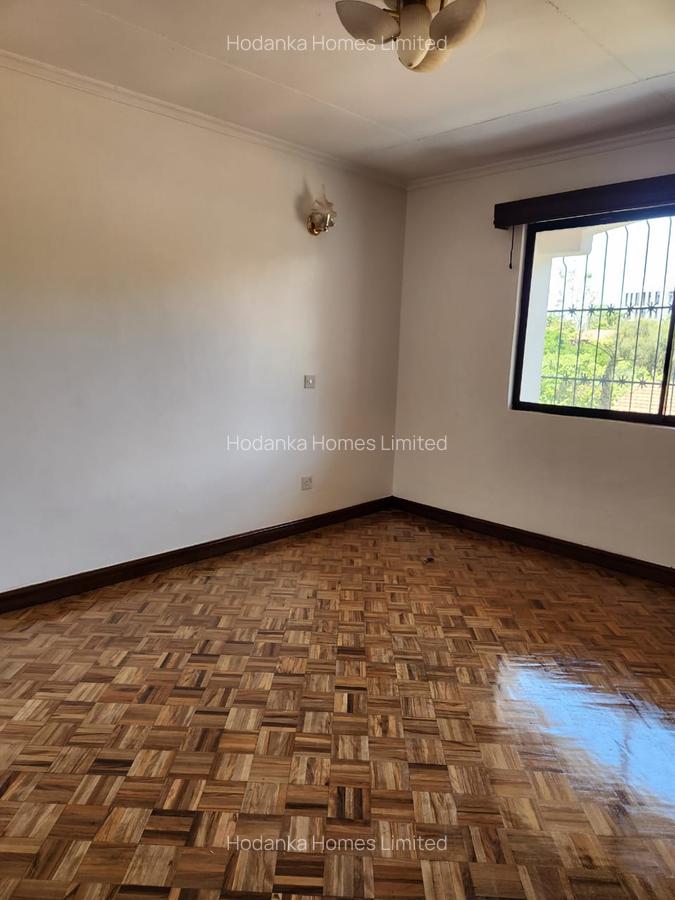 4 Bed Villa with En Suite in Lavington - 13