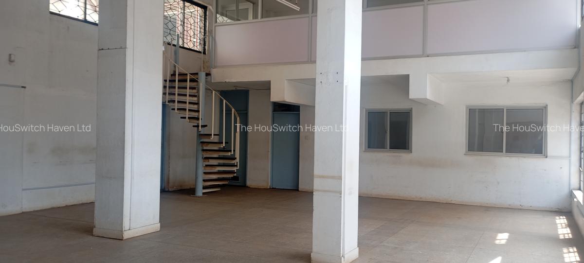 1,900 ft² Commercial Property with Service Charge Included at Woodvale Lane - 2