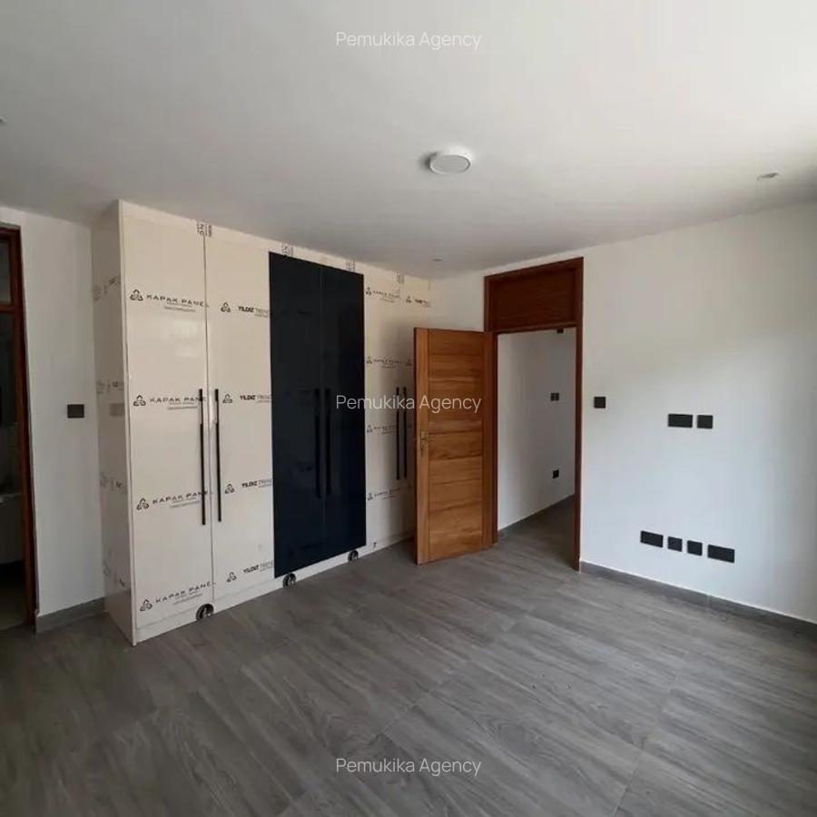 5 Bed Townhouse with En Suite in Lavington - 6