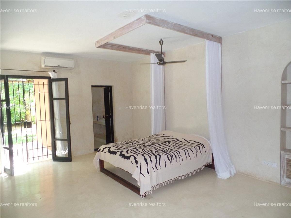 4 Bed House at Watamu - 11