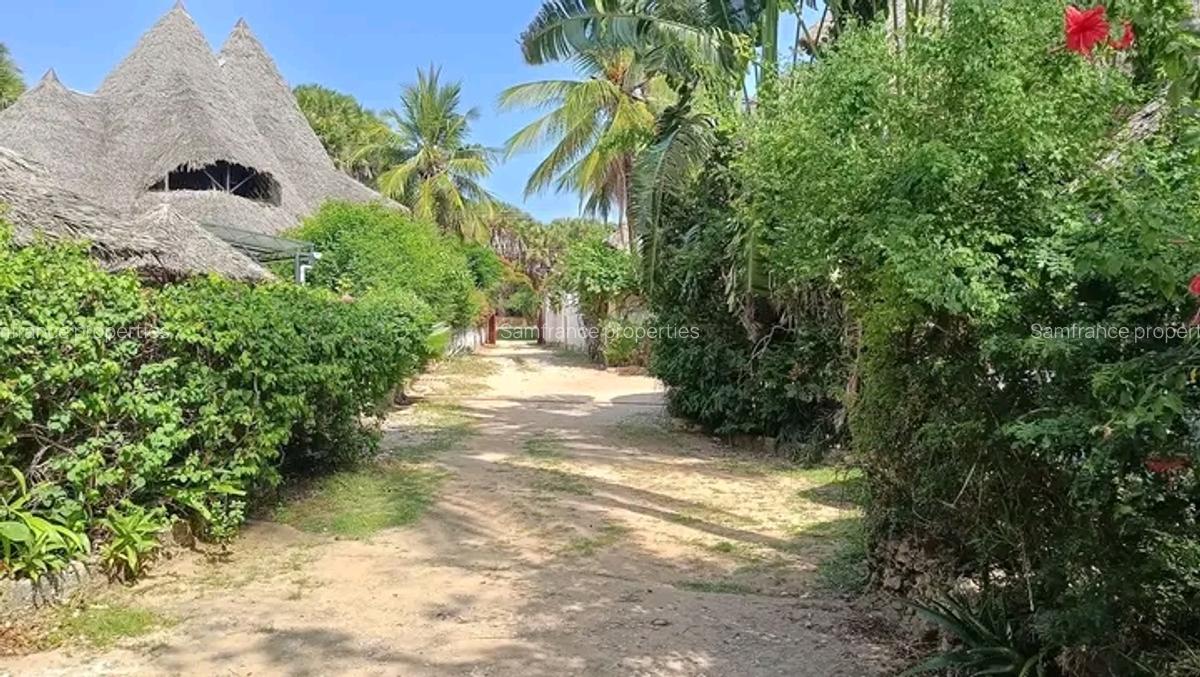 3 Bed Villa with En Suite at Beach Road - 2