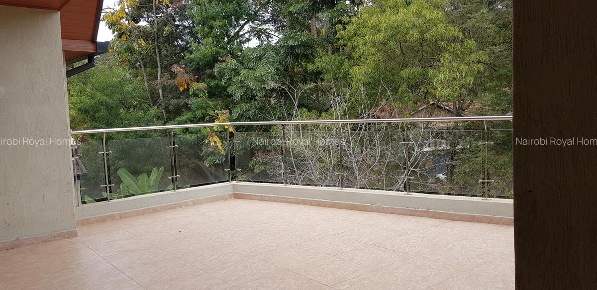 5 Bed Townhouse with En Suite at Lavington Convent Drive - 17
