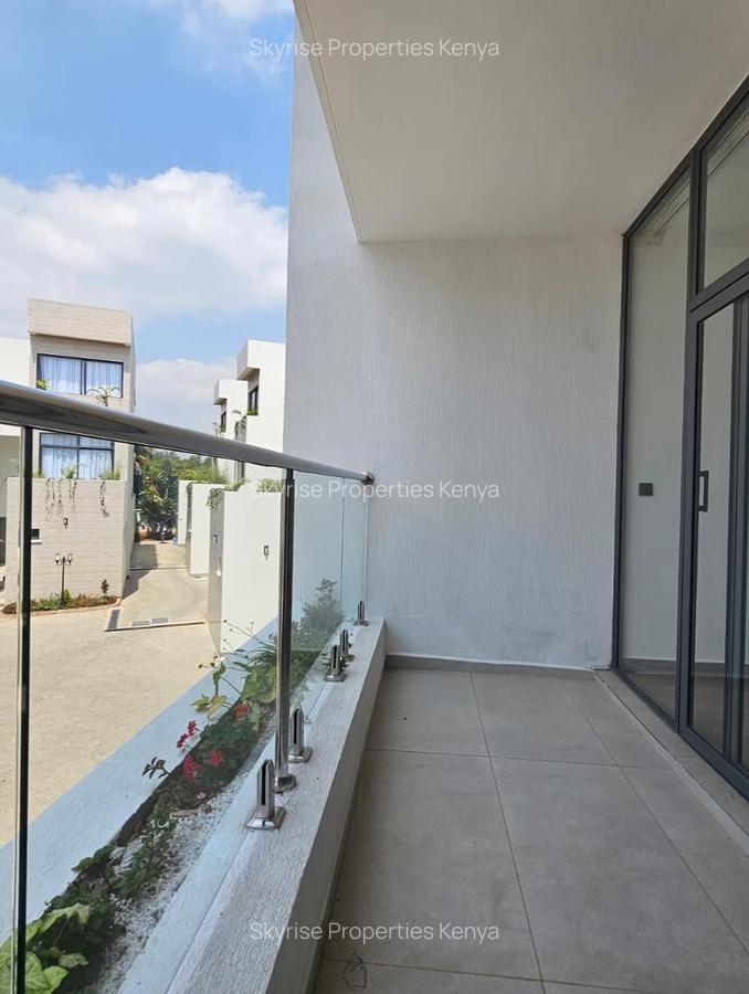 5 Bed Townhouse with En Suite in Lavington - 3