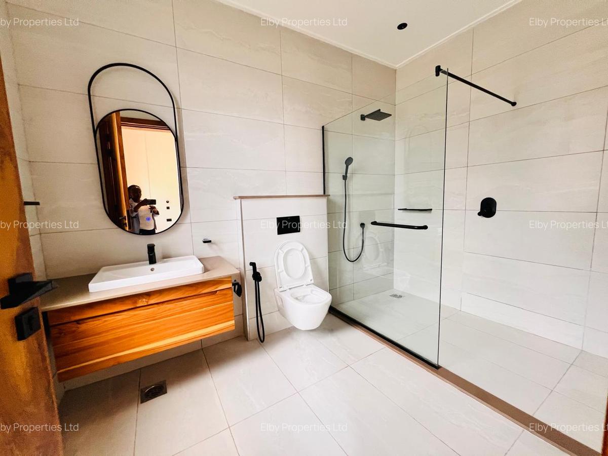 4 Bed Apartment with En Suite in Loresho - 16