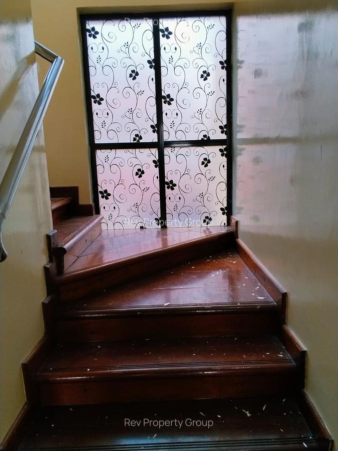 5 Bed Townhouse with En Suite in Lavington - 14