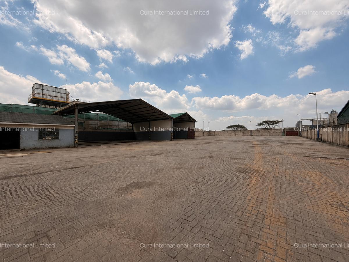 6,500 ft² Warehouse in Industrial Area - 1