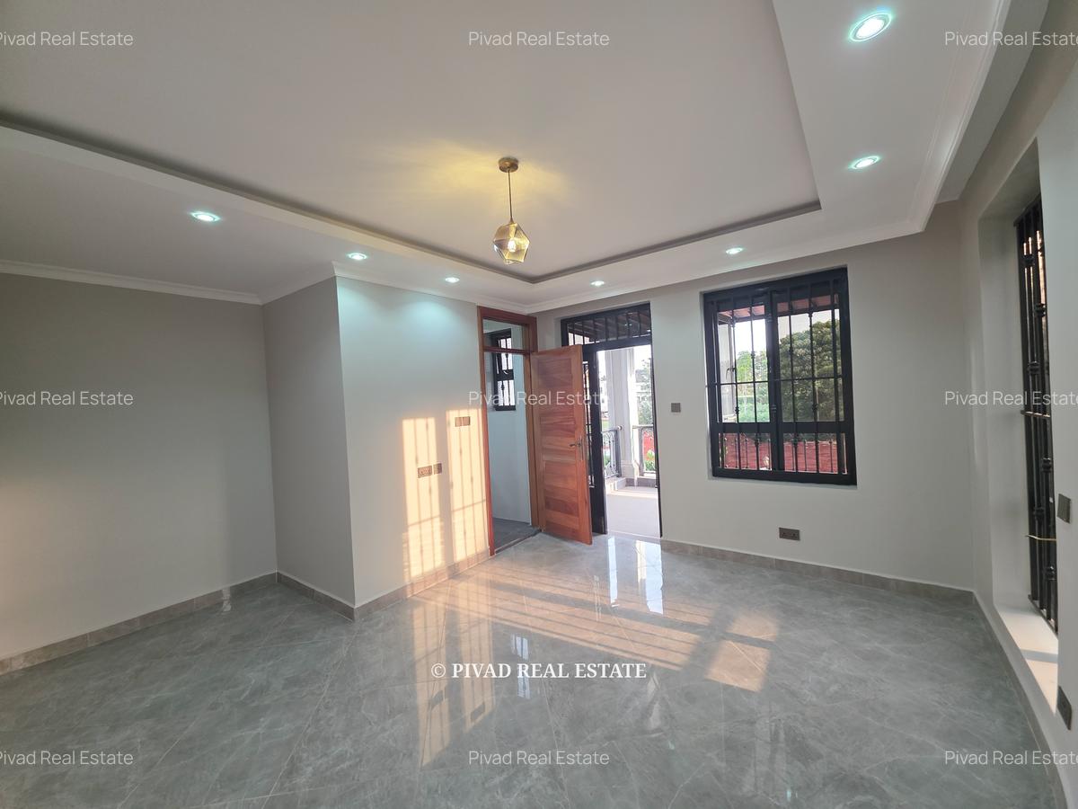 5 Bed House with Garden in Runda - 11