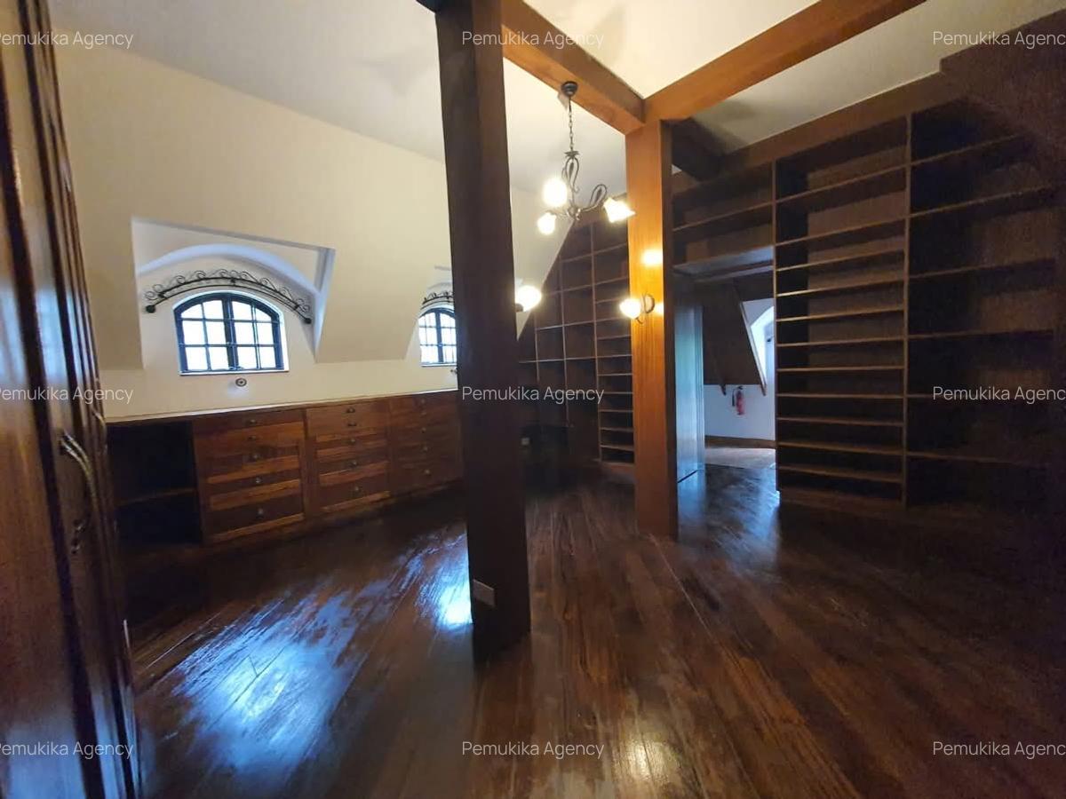 5 Bed Townhouse with En Suite in Lavington - 7