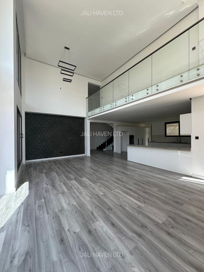 5 Bed Villa with En Suite in Lavington - 1